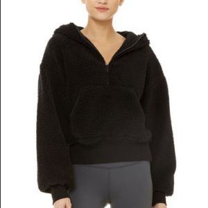Alo street side half zip Sherpa pullover black size small